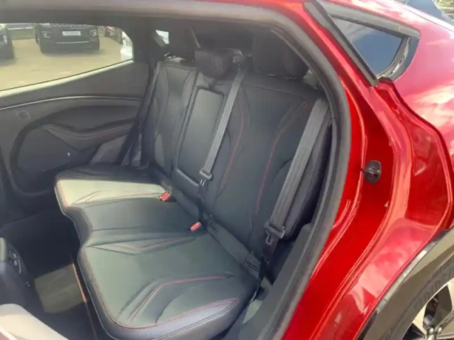Ford Mustang 269ch standard range 76kwh awd — photo 9