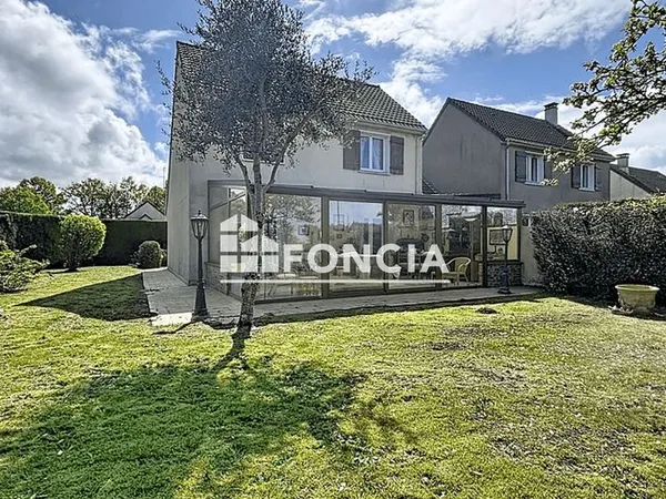 Maison familiale avec véranda, sous-sol complet et beau terrain arboré - Trouville-sur-Mer