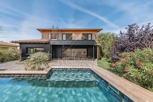 Maison 6 pièces 196 m²