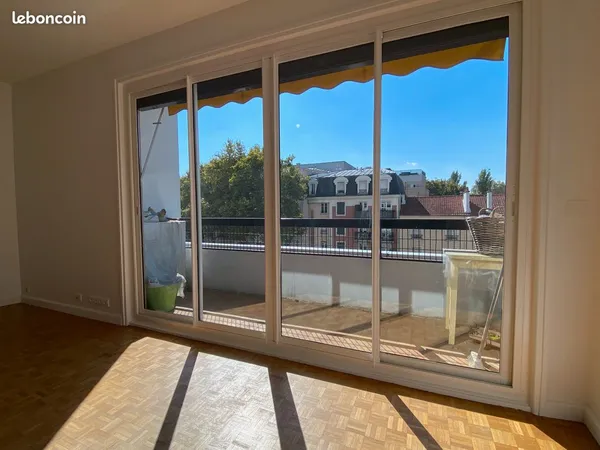 Saint-Maurice - 3 pièces de 74 m², balcon sans vis-à-vis et cave