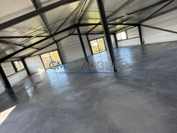 Local commercial 640 m²