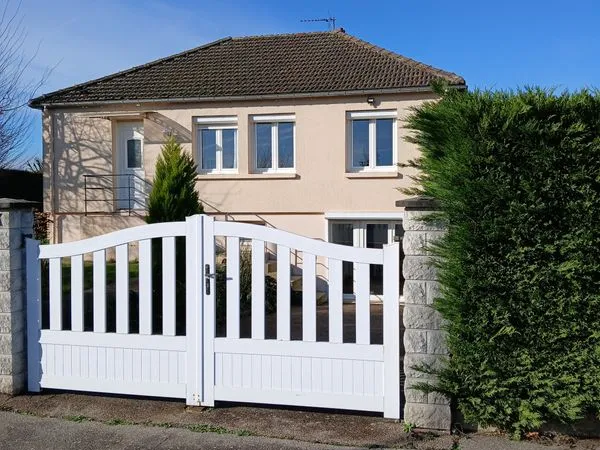 Maison individuelle avec jardin clos