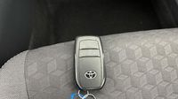 Toyota Yaris 116h Design 5p MY22 — photo 16