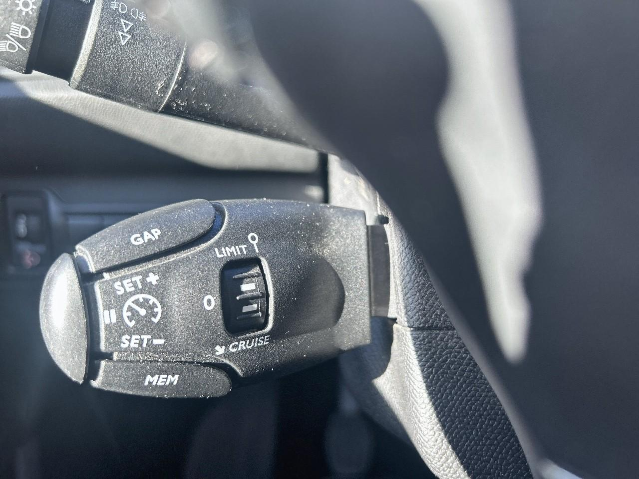 Peugeot 308 1.5 bluehdi 130ch s&s allure pack — photo 16