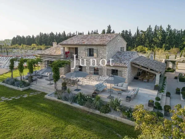 Maison 10 pièces 280 m²