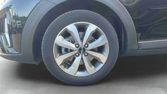 Kia Stonic 1.0 t-gdi 100 ch bvm6 — photo 10