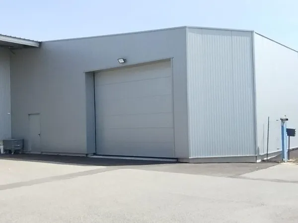 Local industriel 830 m²