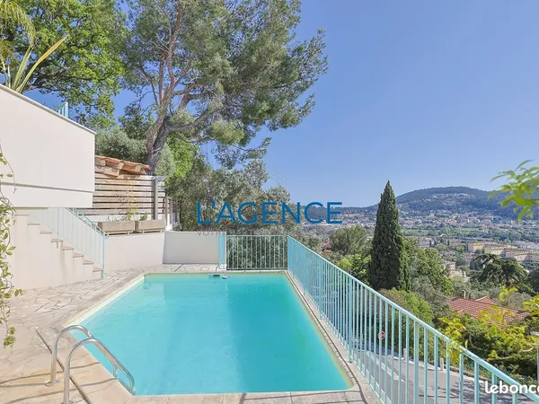 Villa 6 pièces 145 m²
