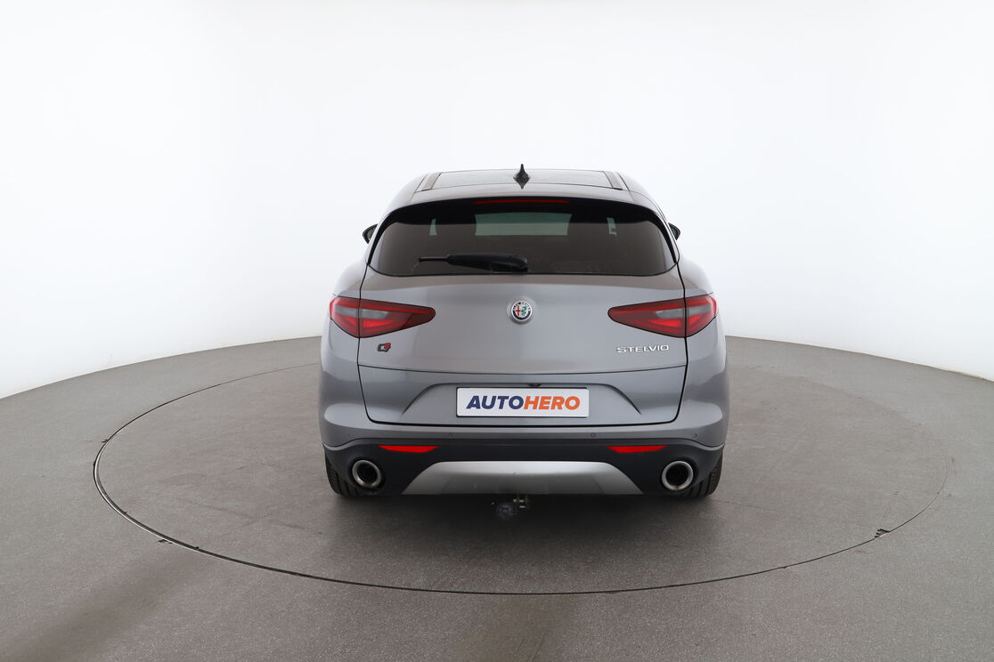 Alfa Romeo Stelvio 2.2 Diesel Executive AT8 — photo 4