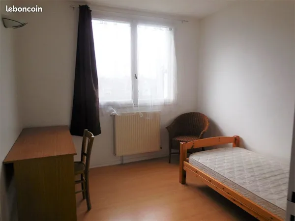 Chambre meublée dans appartement calme Bruges limitrophe Bordeaux