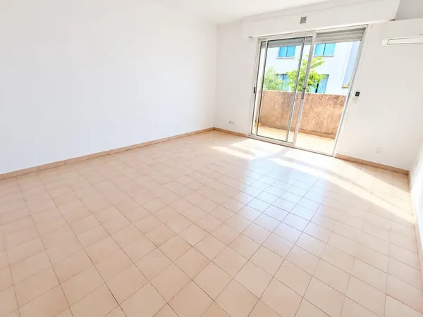 Studio climatisé avec terrasse Quartier Claret