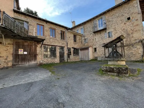 Local 2 pièces 114 m²