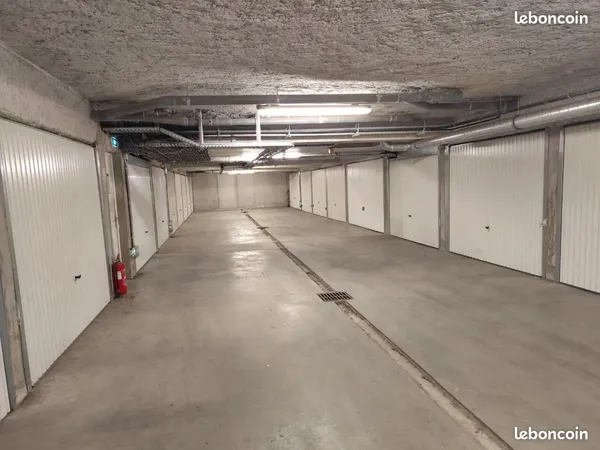 Location garage 11 Avenue Roberto Rossellini. 69100 Villeurbanne