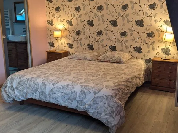 Loue chambre , sanitaires privatifs