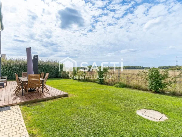 Maison de 2022 - 195 m² sur 453 m² de terrain.