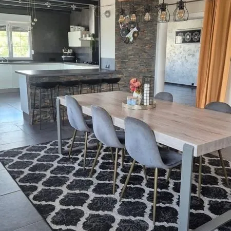Maison 7 pièces 330 m²