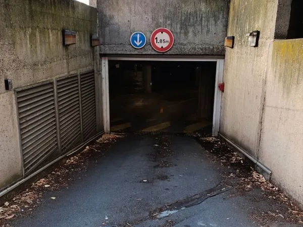 Place de parking avec arceau proche COMPANS 85e CC 90/Mois CC Un dossier vous sera demandé Carte ide
