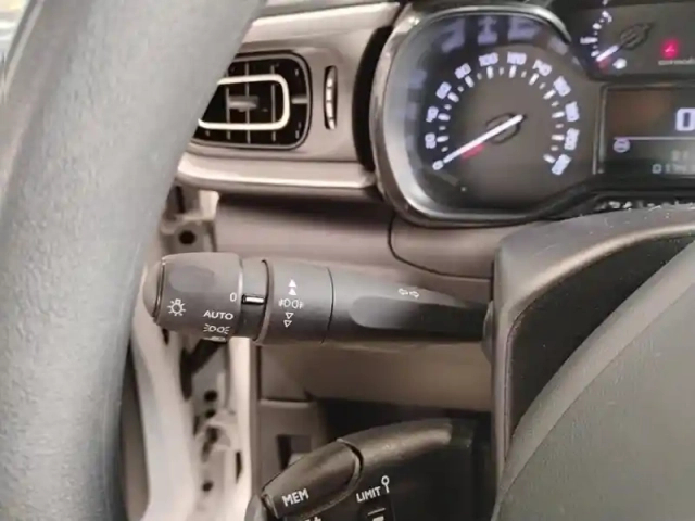 Citroën C3 puretech 83 ch bvm5 max — photo 17