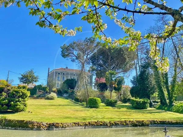 Maison 14 pièces 375 m²
