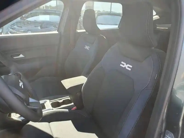Dacia Bigster mild hybrid 140 — photo 9