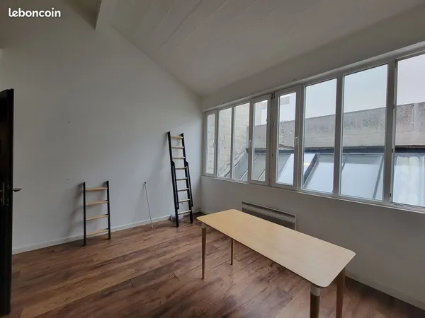 Bureaux à louer tout type d'activité au sein d'un village audiovisuel . À partir de...