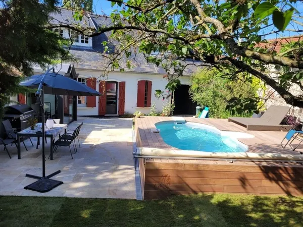 Vends maison avec piscine et grand jardin