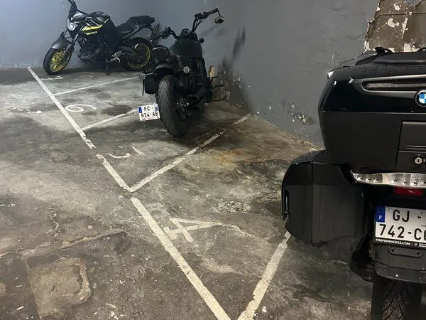 Parking moto quartier Saint Pierre / Victor Hugo