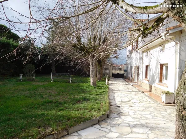 Longère ancienne de charme avec jardin sans vis à vis