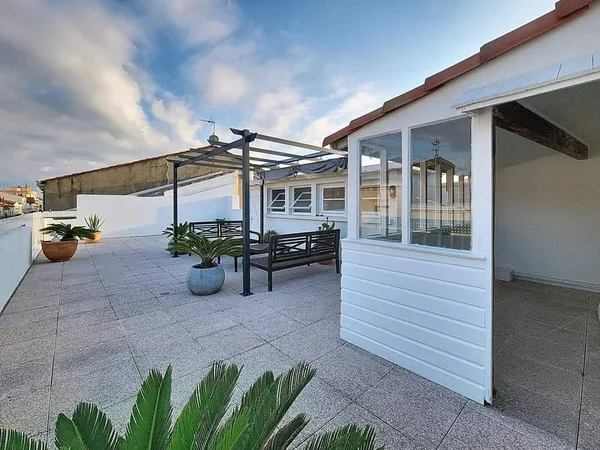 Maison avec 70 m² de Terrasse - garage 3 voitures