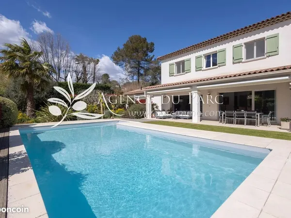 Villa 11 pièces 248 m²