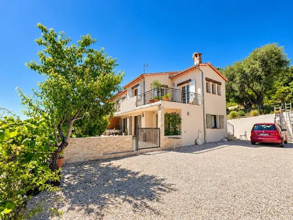 REZ-DE-VILLA 4 PIÈCES AVEC JARDIN + 2 PARKING