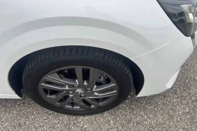 Peugeot 208 puretech 100 s&amp;s bvm6 — photo 34