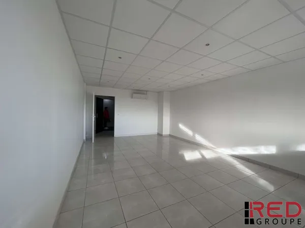 Vente bureaux neufs de 64m² à Eguilles Jalassières