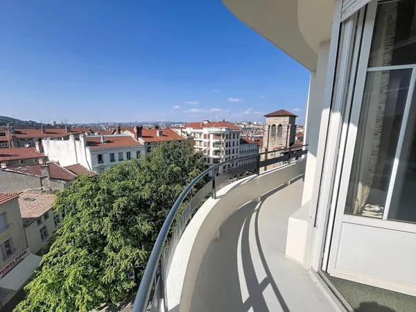 Appartement 4 pièces de 109 m² avec cave et grenier - Vue dégagée sur les toits