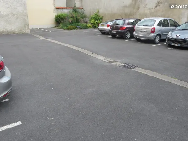 Loue parking aérien