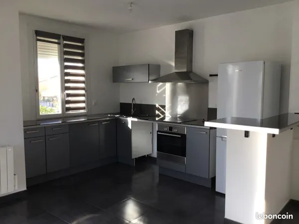 F3 situé au 1re et dernier étage d'une maison