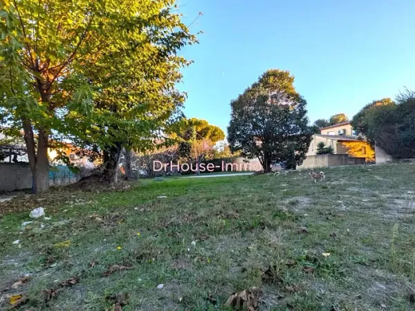 Terrain 548 m²