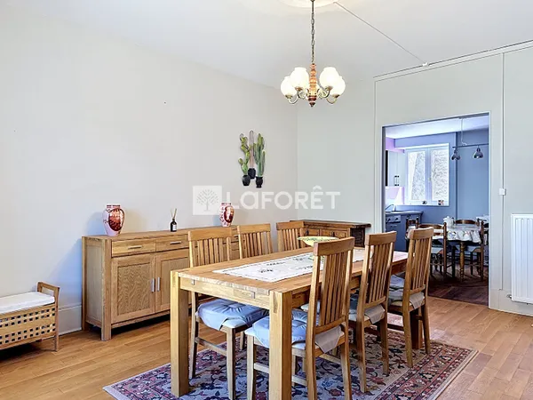 Maison 6 pièces 243 m²