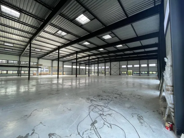 Local d'activité 1000 m²