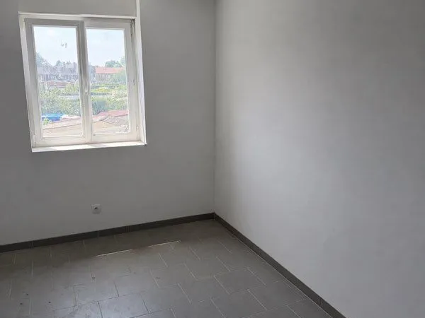 Local - box de stockage 12m2
