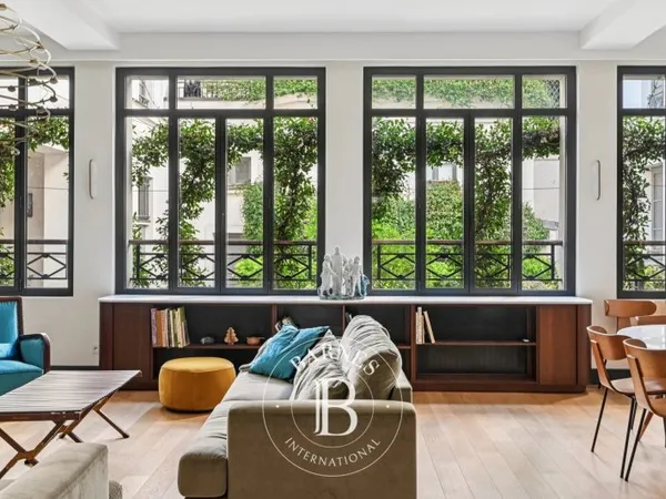 PARIS 7 - APPARTEMENT TRIPLEX - 2 CHAMBRES - 4 ADULTES