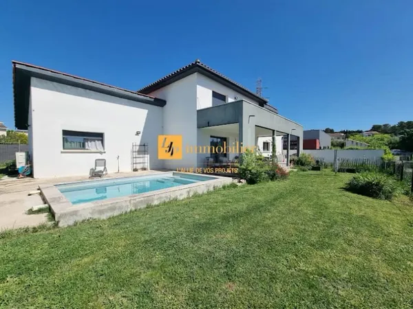 Villa 5 pièces 145 m²