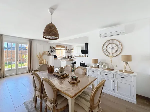 EXCLUSIVITE FREJUS - Maison individuelle de plain-pied rénovée avec goût à proximité des commodités