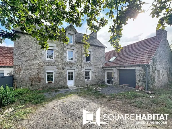 Maison en pierres avec terrain
