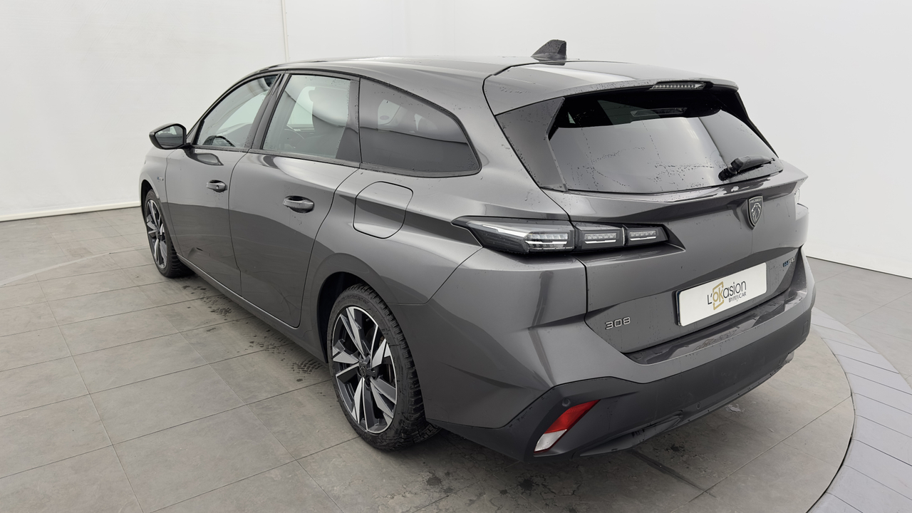 Peugeot 308 SW PHEV 180 e-EAT8 — photo 3