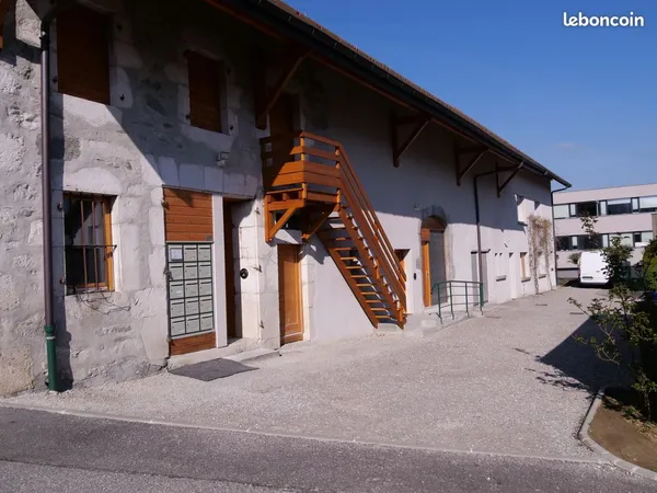 Bureau 18 m2 à Cran Gevrier