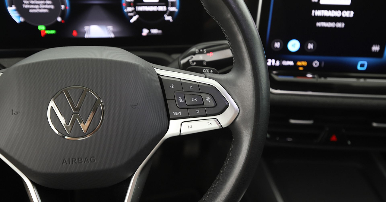 Volkswagen Passat — photo 25