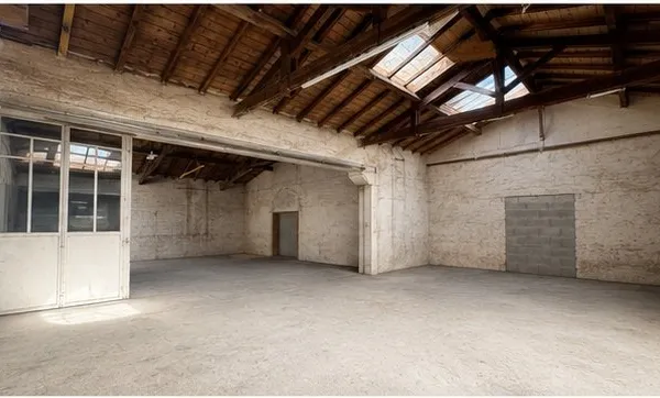 Local commercial 240 m²