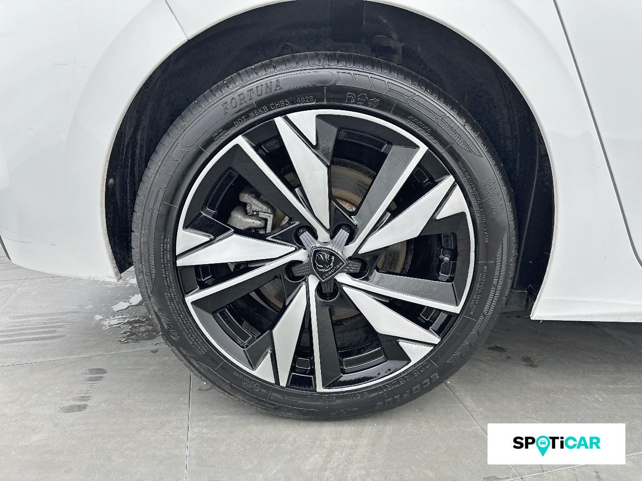 Peugeot 308 phev 180ch active pack e-eat8 — photo 11