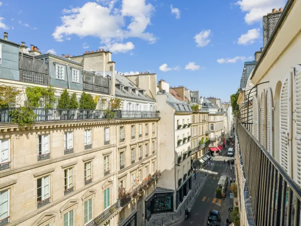 Rue du Bac - Etage élevé avec ascenseur - Rare